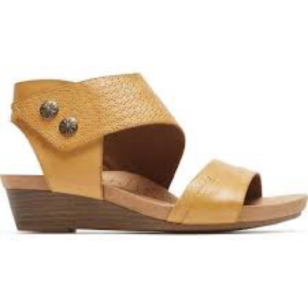 Rockport Cobb Hill Hollywood Cuff gold leather wrap sandals 8.5 GUC